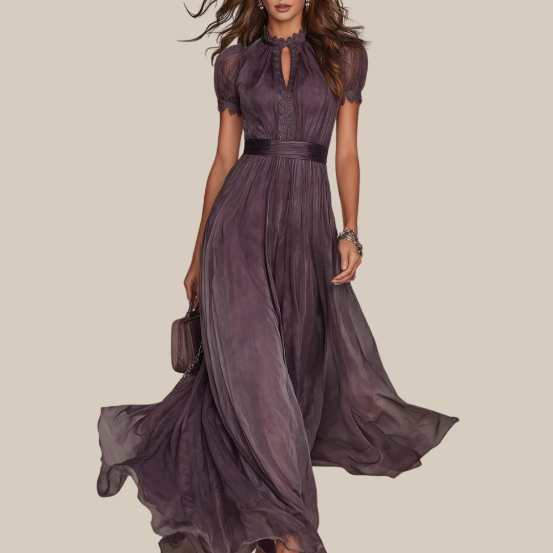 FLAVIA™ | Vestido largo morado con escote en forma de cerradura, en chiffon con detalles de encaje