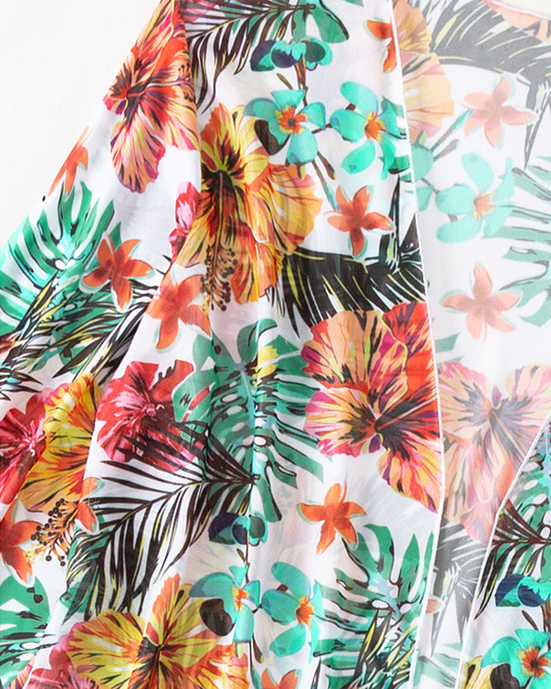 Bikinis con estampado floral y cubrebañador