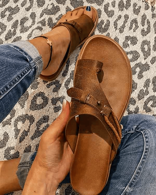 SANDALIAS ABIERTAS CON DISEÑO CLÁSICO Y SOPORTE TOTAL