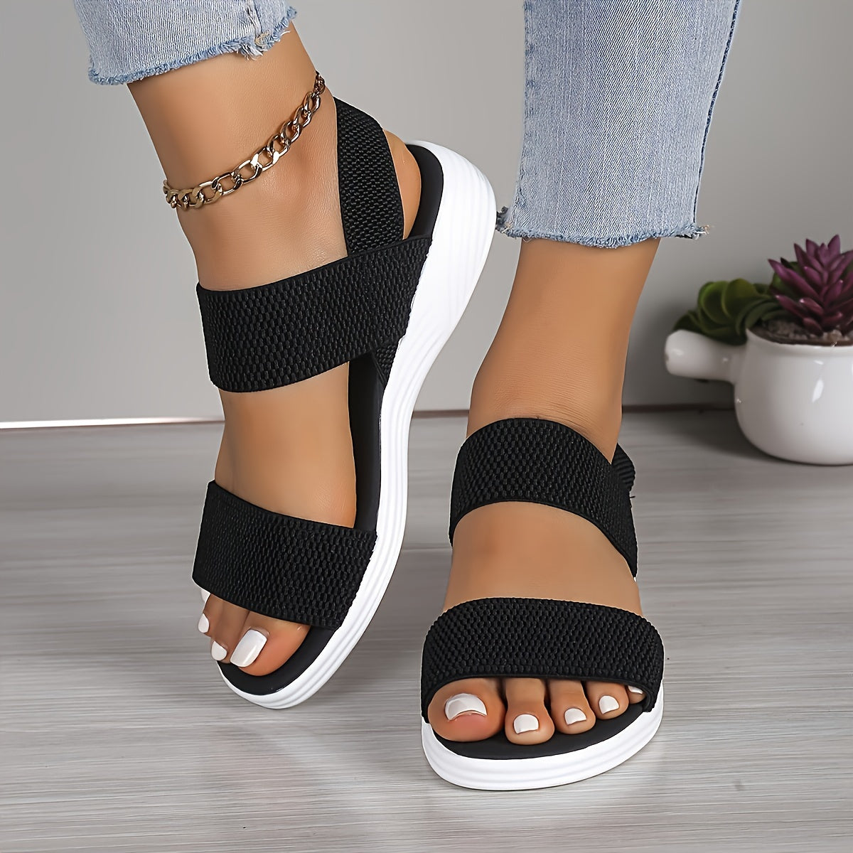 SANDALIAS LIGERAS Y ELÁSTICAS