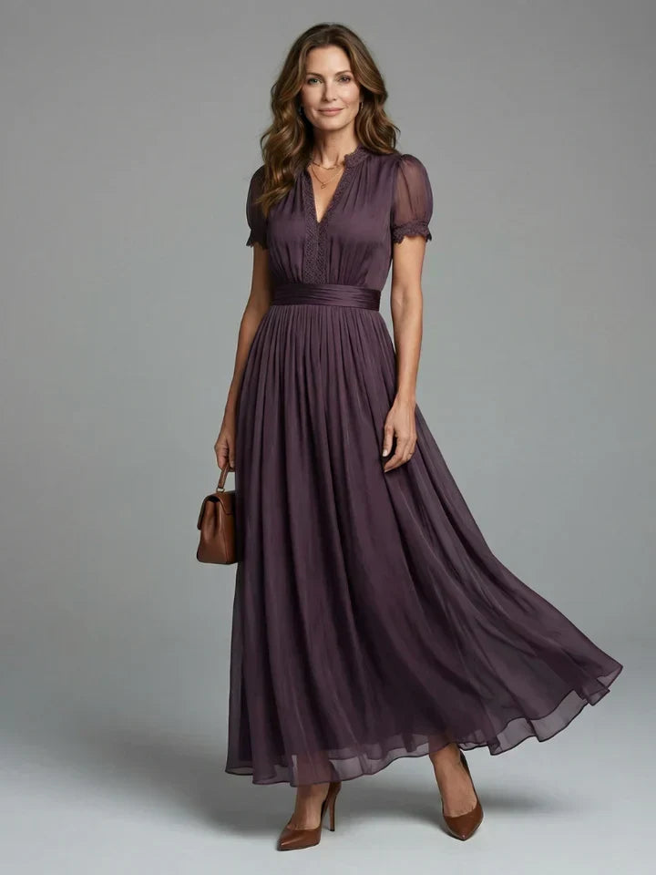 FLAVIA™ | Vestido largo morado con escote en forma de cerradura, en chiffon con detalles de encaje