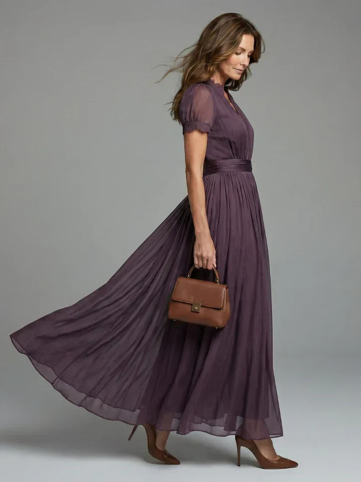 FLAVIA™ | Vestido largo morado con escote en forma de cerradura, en chiffon con detalles de encaje