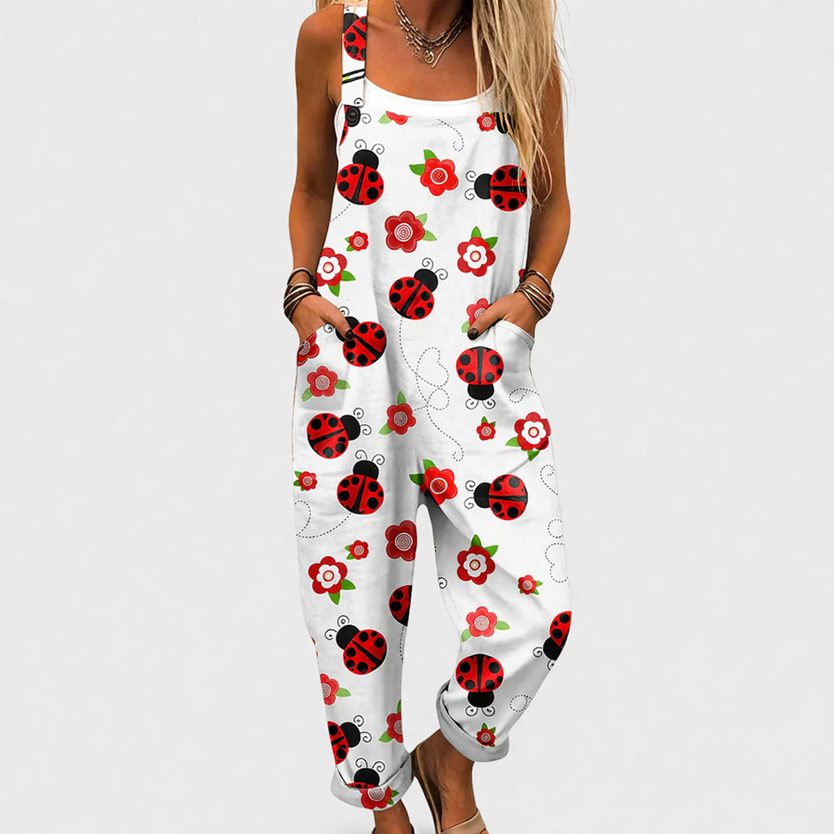 Peto Blanco con Mariquitas y Flores Rojas