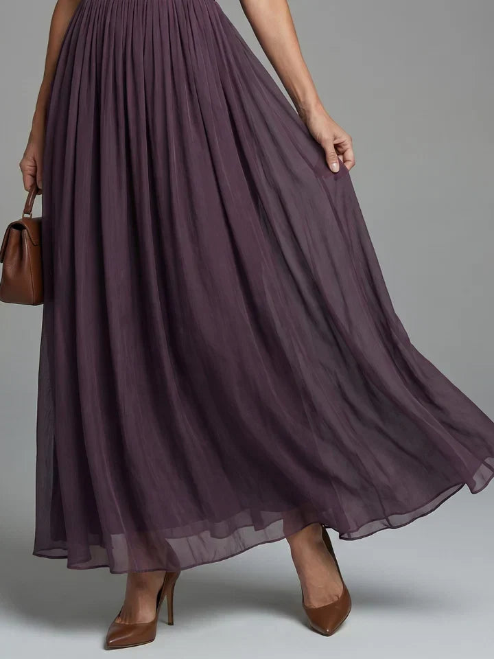 FLAVIA™ | Vestido largo morado con escote en forma de cerradura, en chiffon con detalles de encaje