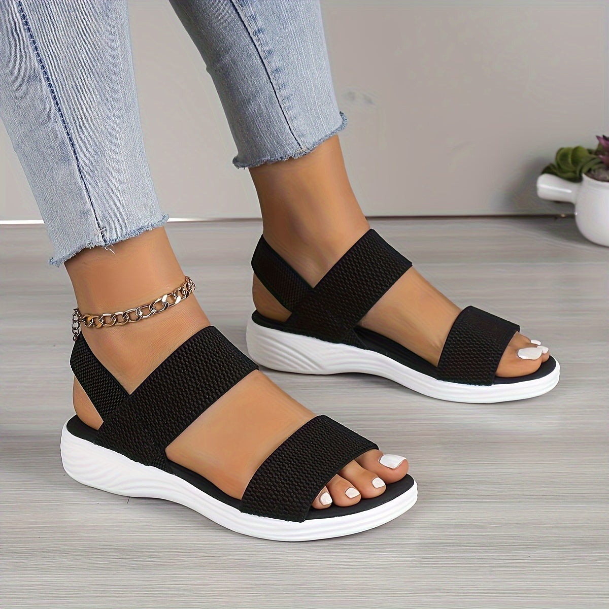 SANDALIAS LIGERAS Y ELÁSTICAS