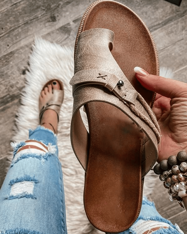 SANDALIAS ABIERTAS CON DISEÑO CLÁSICO Y SOPORTE TOTAL