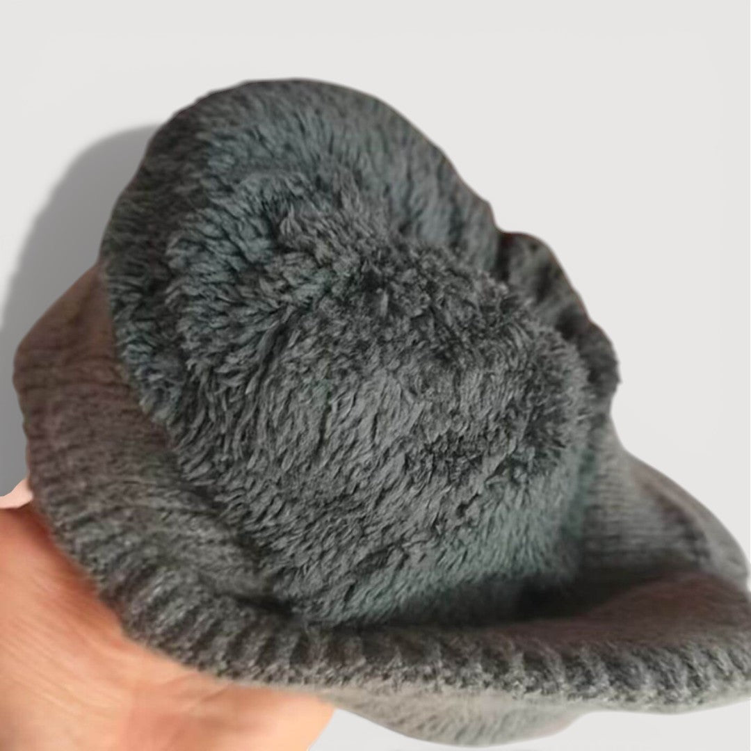 Antonia | Gorro de Punto con Visera y Orejeras