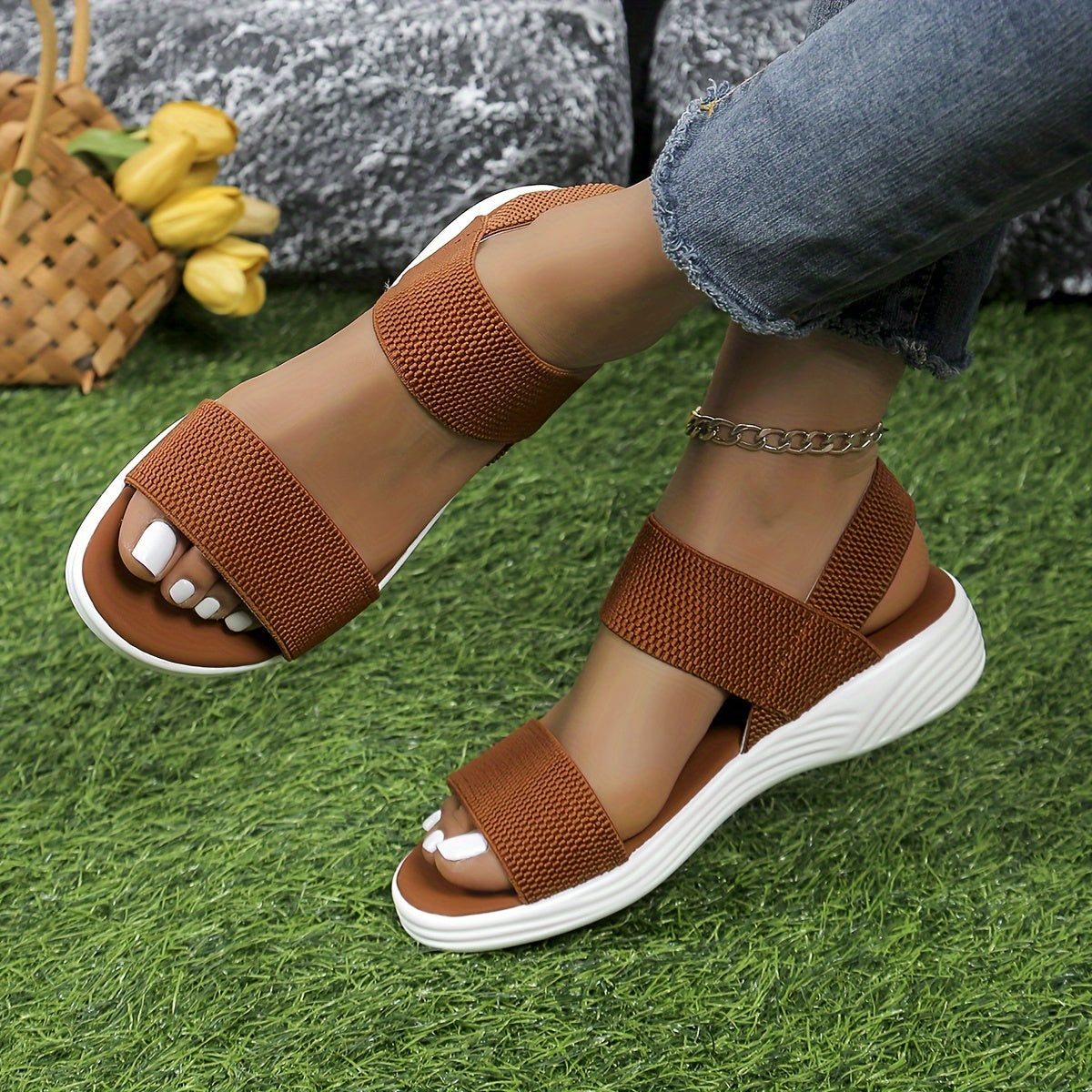 SANDALIAS LIGERAS Y ELÁSTICAS