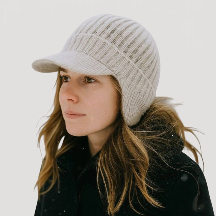 Antonia | Gorro de Punto con Visera y Orejeras