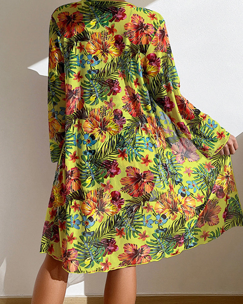 Bikinis con estampado floral y cubrebañador