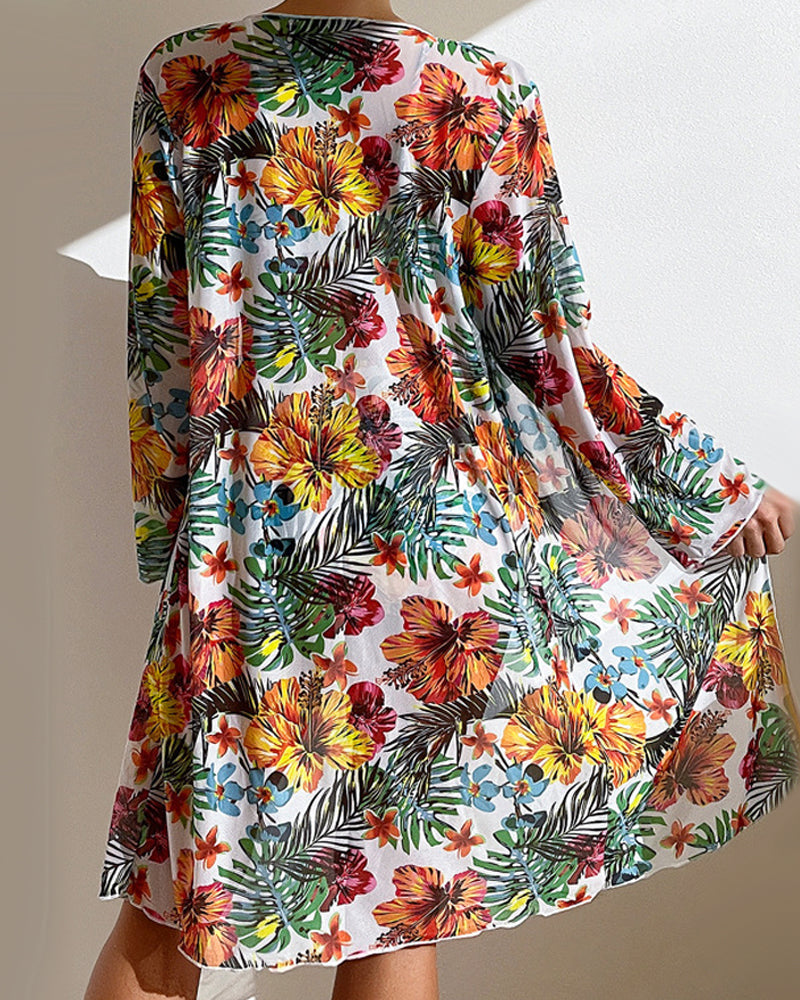 Bikinis con estampado floral y cubrebañador