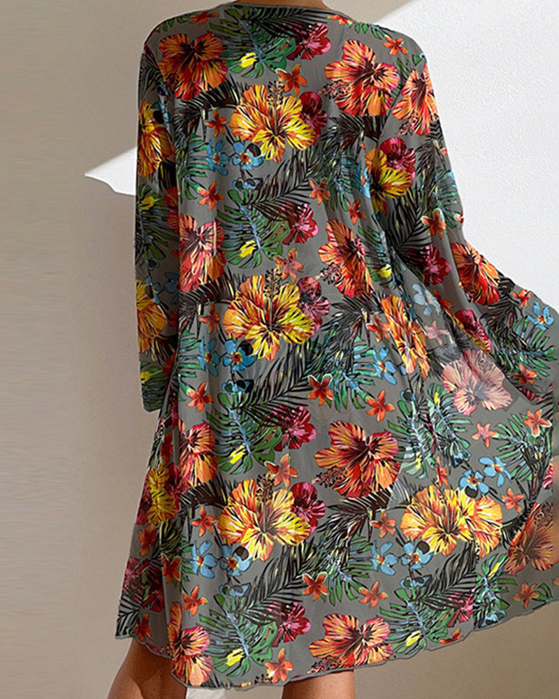 Bikinis con estampado floral y cubrebañador