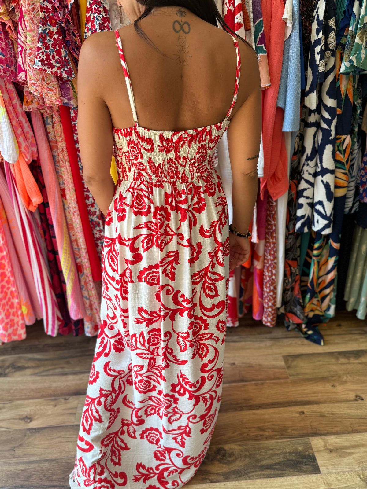 Ropa Étienne roja