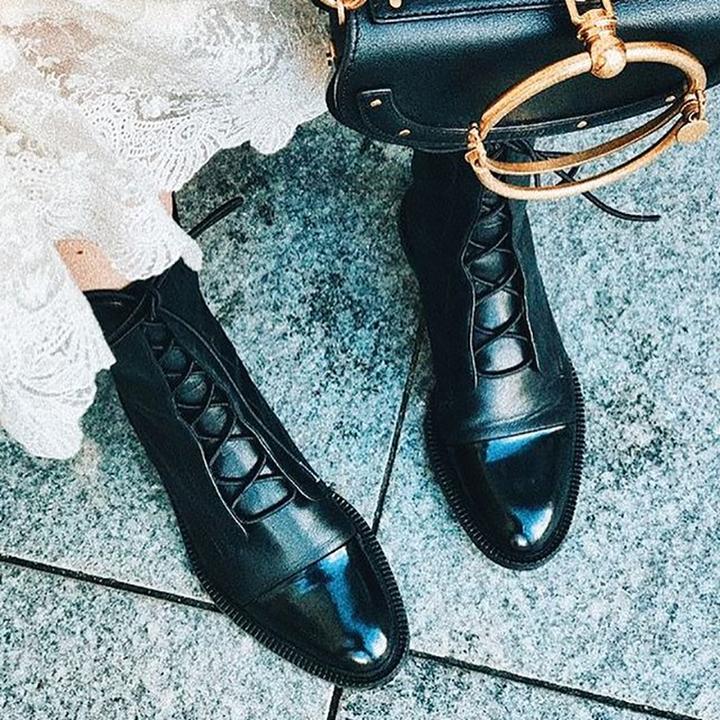 Harper | Botines con Cordones y Punta Redondeada