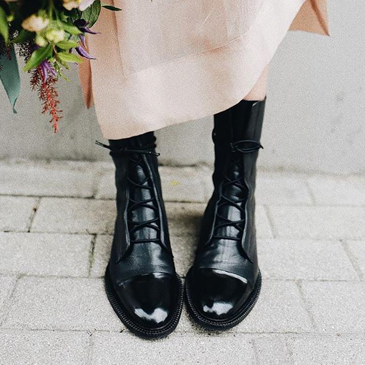 Harper | Botines con Cordones y Punta Redondeada