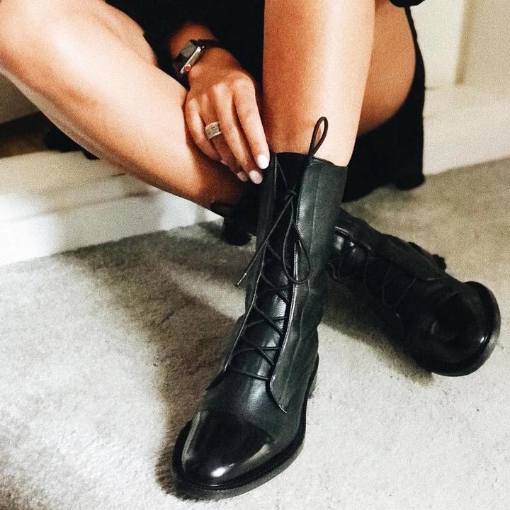 Harper | Botines con Cordones y Punta Redondeada
