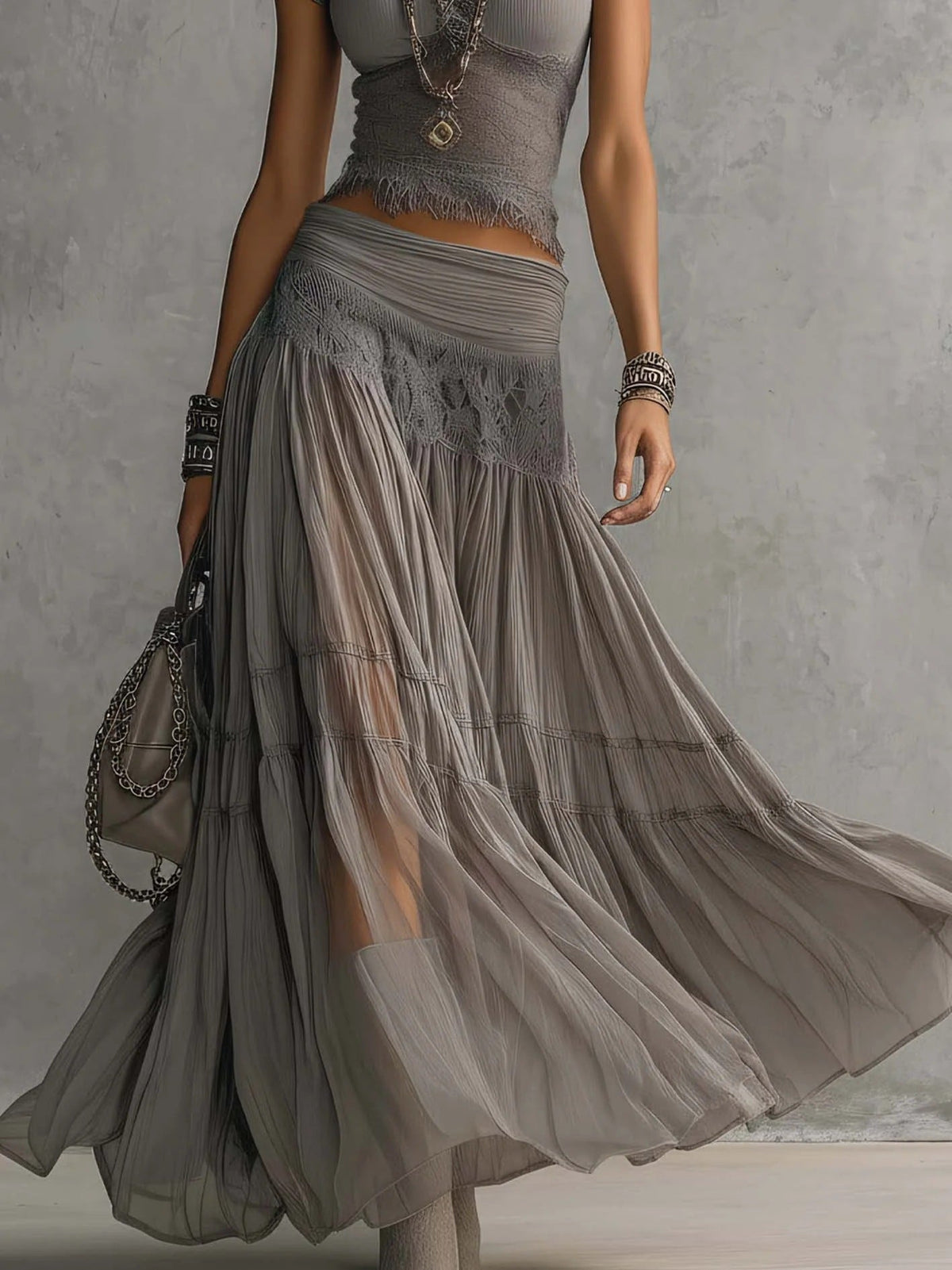 Marianne - Top gris transparente con detalles de encaje y falda maxi plisada (conjunto)