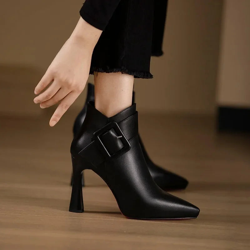 Constança | Botines de Tacón Alto con Hebilla