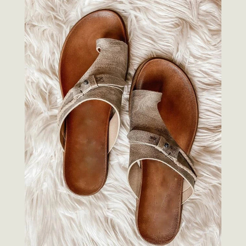 SANDALIAS ABIERTAS CON DISEÑO CLÁSICO Y SOPORTE TOTAL