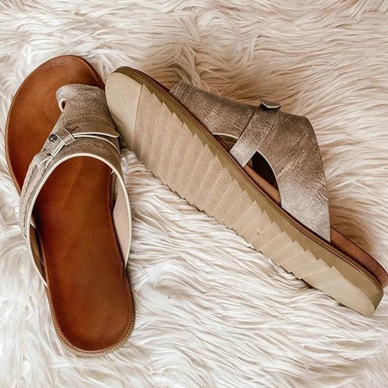 SANDALIAS ABIERTAS CON DISEÑO CLÁSICO Y SOPORTE TOTAL