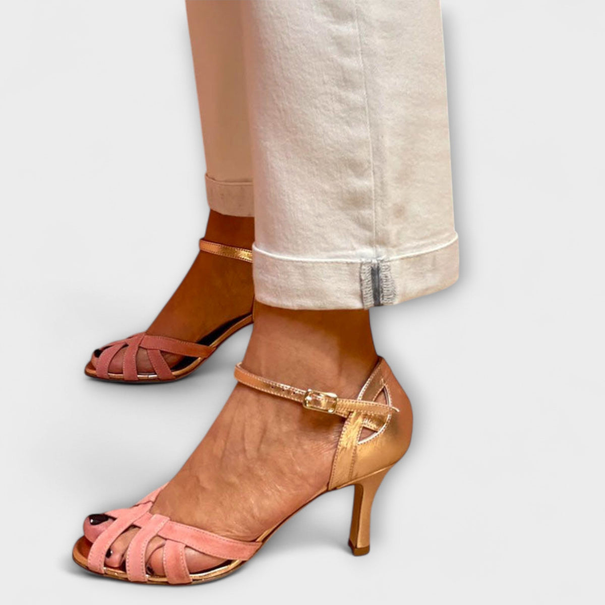 Carla – Saltos de Elegancia y Confort