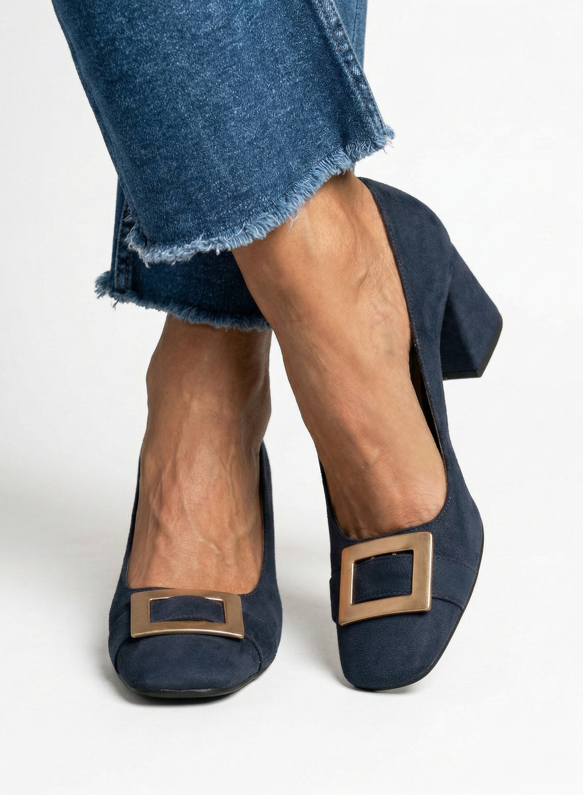 Inês | Zapatos de Ante con Hebilla Dorada